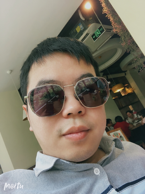 月台等路人的第一张照片--诏安相亲网