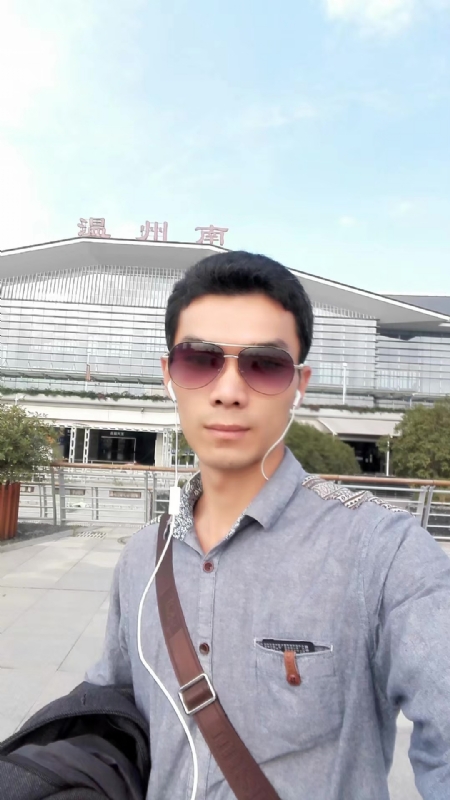 错把真心喂了狗的第三张照片--诏安相亲网